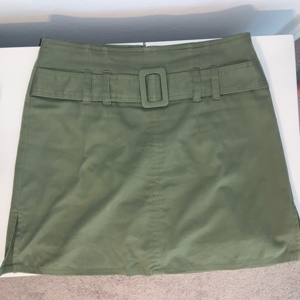 Y2K Buckle Mini Skort Women’s 4 Army Green - Picture 9 of 15